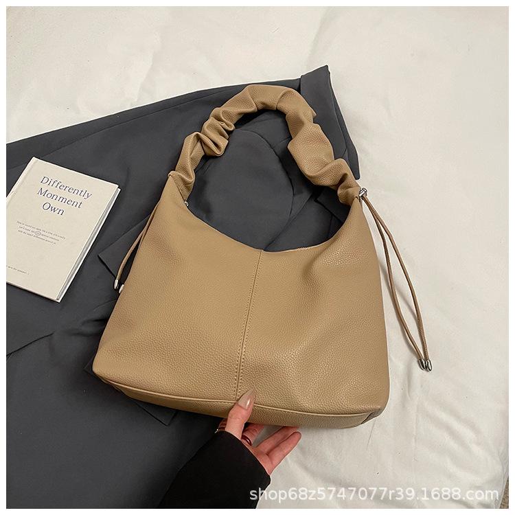 Large capacity bag women's spring and summer 2025 new fashion shoulder bag pleated texture child and mother bucket commuter tote bag