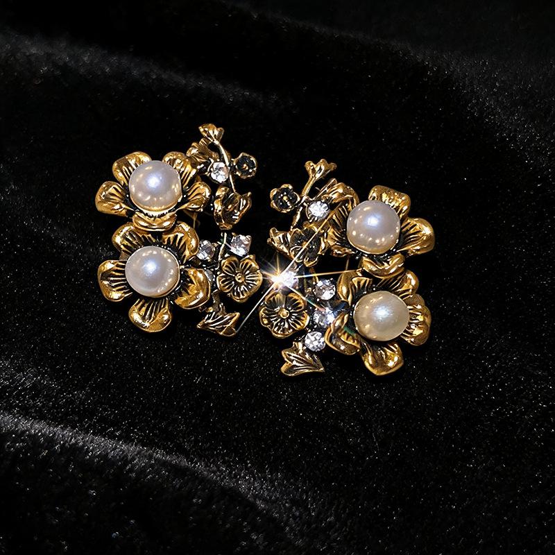 Women's Silver Needle Diamond Flower Pearl Ear Clips: Vintage Luxury Palace Style Earrings