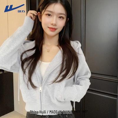 Üst Kıyafetler – Kapşonlu Kazaklar & Svetşörtler