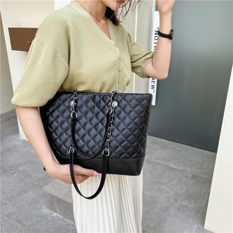Korean Version Large Capacity Bag for Women's Spring and Summer New Fashion Diamond Grid Chain Shoulder Bag, Simple Commuting Tote Bag
