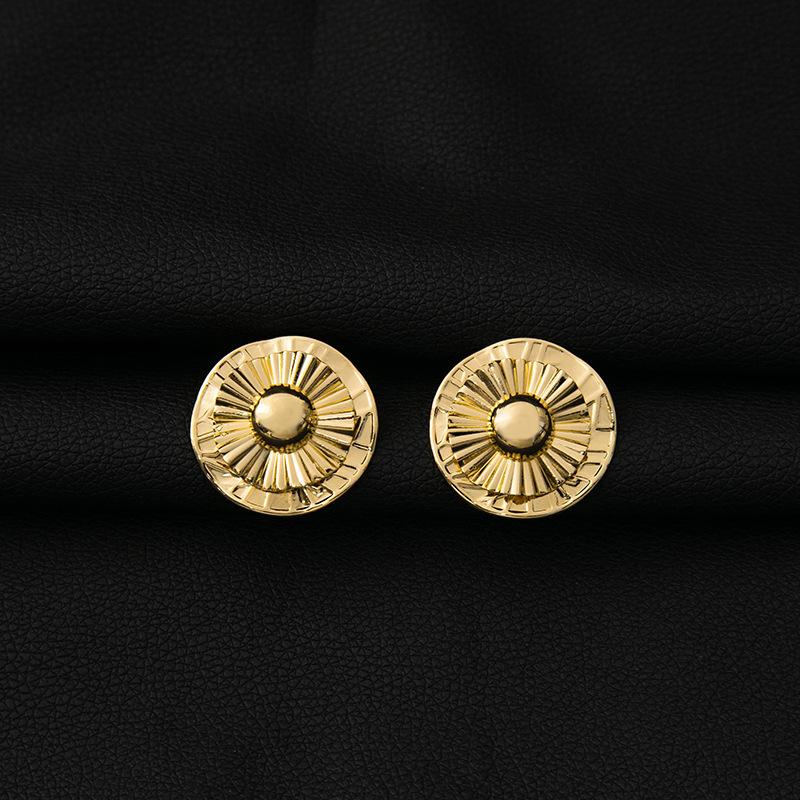 Exaggerated Irregular Atmosphere High-End Jewelry Metal Pleats Round Buttons Women'S Stud Earrings