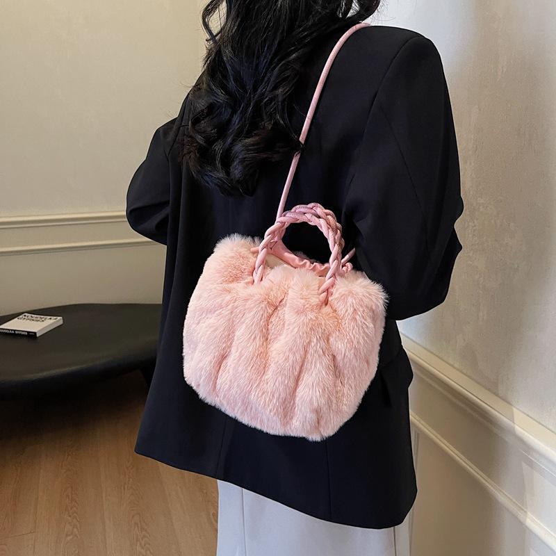 Autumn and Winter Super Fire Niche Furry Bag Women's 2025 New Versatile Messenger Bag Fashionable Portable Furry Bag