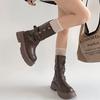 Retro-Style Maillard-Martin-Stiefel in Braun, Damenmodell Herbst/Winter 2025, zwei Tragevarianten, mittelhoher Schaft mit dicker Sohle.
