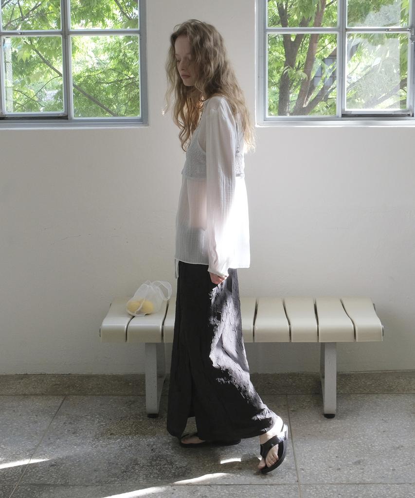 Mosyupamosyu Wrinkle Maxi Low-Rise Slit Skirt [Black]