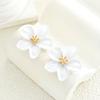 Sweet Fresh White Metal Flower Drop Earrings for Women Elegant Super Fairy Dangle Earrings Jewelry Party Jewelry Accessories