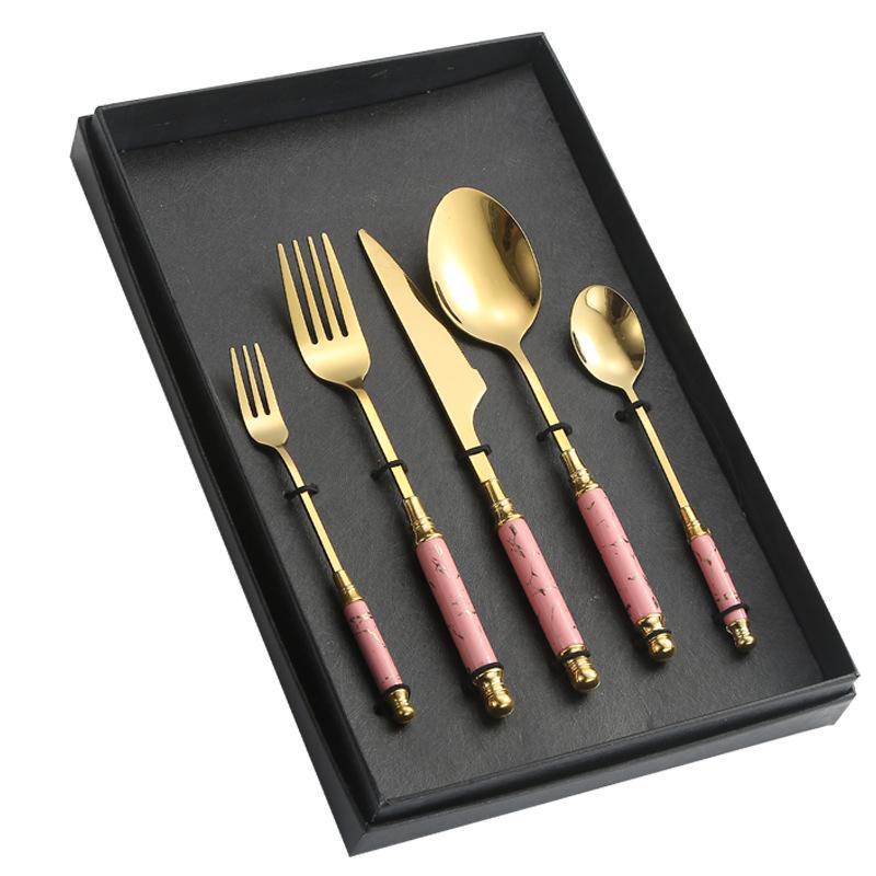 

Легкий роскошный набор столовых приборов из нержавеющей стали с керамической ручкой - нож, вилка, ложка, десертная ложка, вилка для фруктов в подарочной коробке Palace five-piece set + craft box золотой/розовый