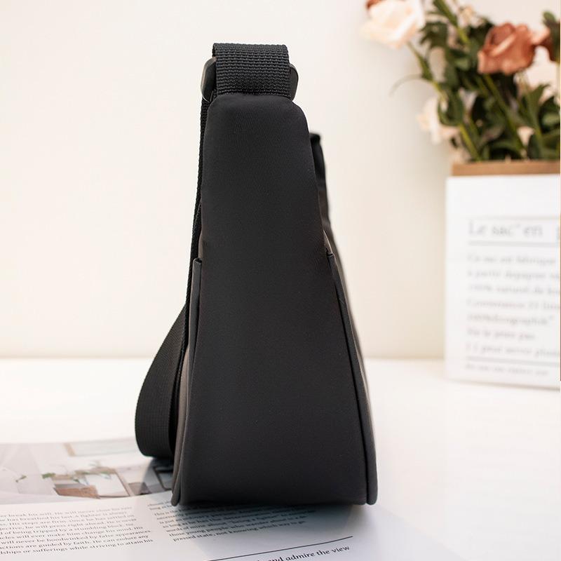 Simple and wide-brimmed new women's fanny pack versatile fashion single shoulder messenger casual women's bag