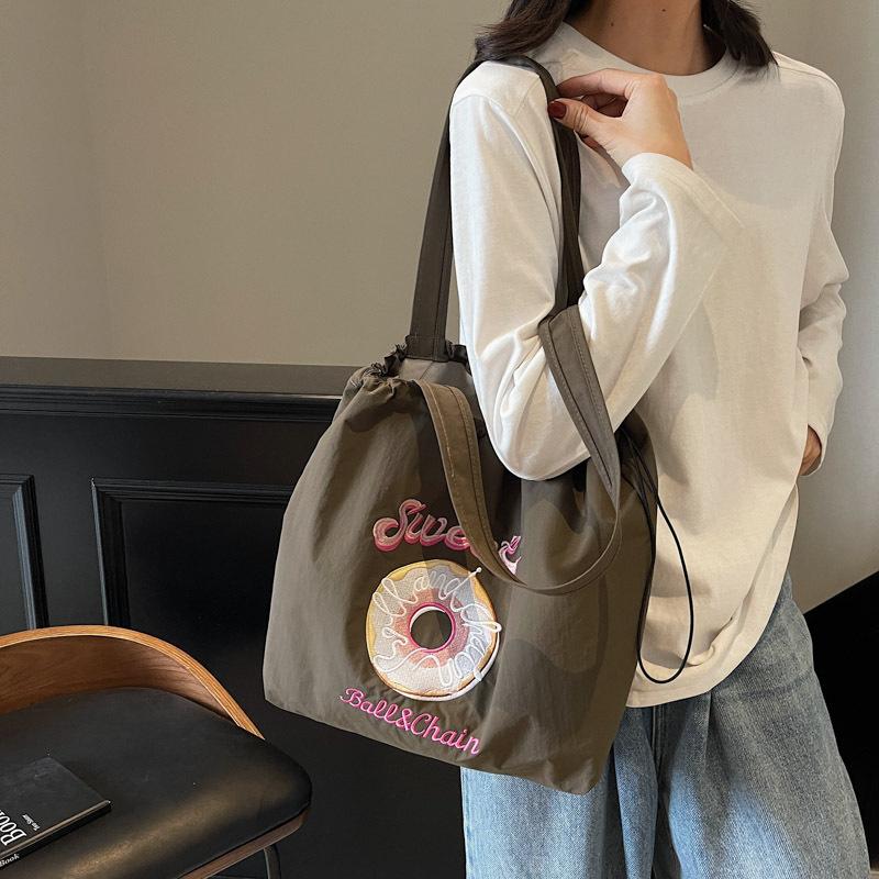 Large Capacity Shoulder Bag Women'S Fashion Embroidery Shopping Bag Donut Niche Environmental Protection Bag Commuter Messenger Bag Tide