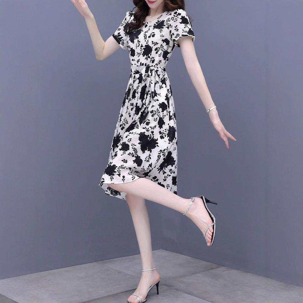 Summer elegant peach heart collar printed strap dress women's high waist middle-aged mother outfit temperament A-shaped medium skirt