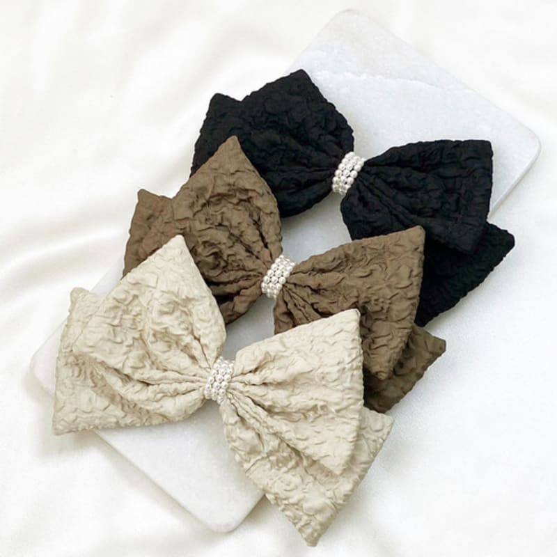 BESTY Fluffy Pearl Ribbon Pin