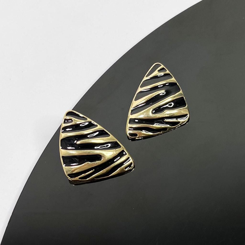 Pearl Mosquito Coil Disc Ear Clips: No-Pierce, Elegant French-Style Earrings for Women