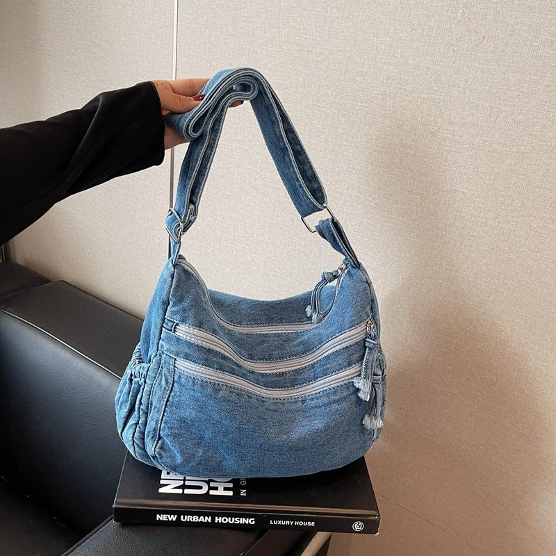 

Lazy wind messenger bag women s 2025 new retro denim shoulder bag Japanese Harajuku wind large-capacity canvas bag tide светло-синий