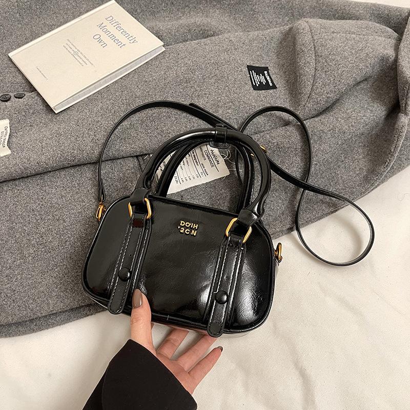 New niche fashionable oil wax leather handbag women s versatile commuter messenger bag
