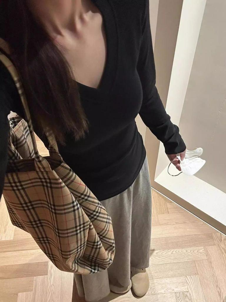 Women's Fleece V-Neck Long-Sleeve Base Layer Top - Warm, Slim Fit, Plus Velvet, Trendy Autumn/Winter Wear