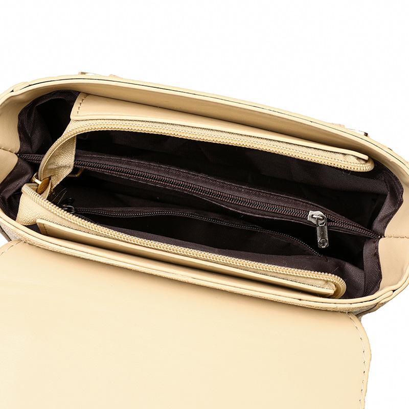 Атмосферная женская сумка-мессенджер — фото 12