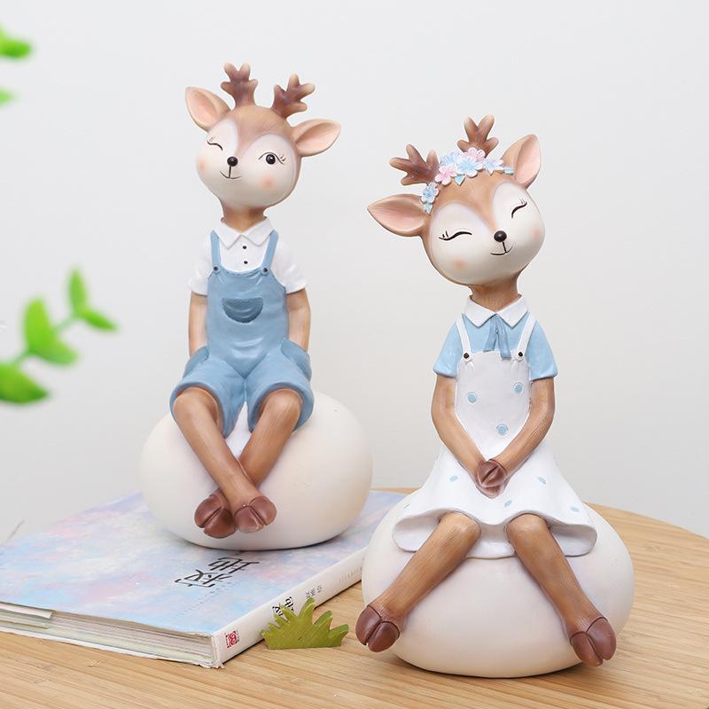 Cartoon Deer Statue, Centerpiece Ornament Decorative Resin Figurine Home Decoration Gift for Couple, 9.4 Inch/23 Cm In Height