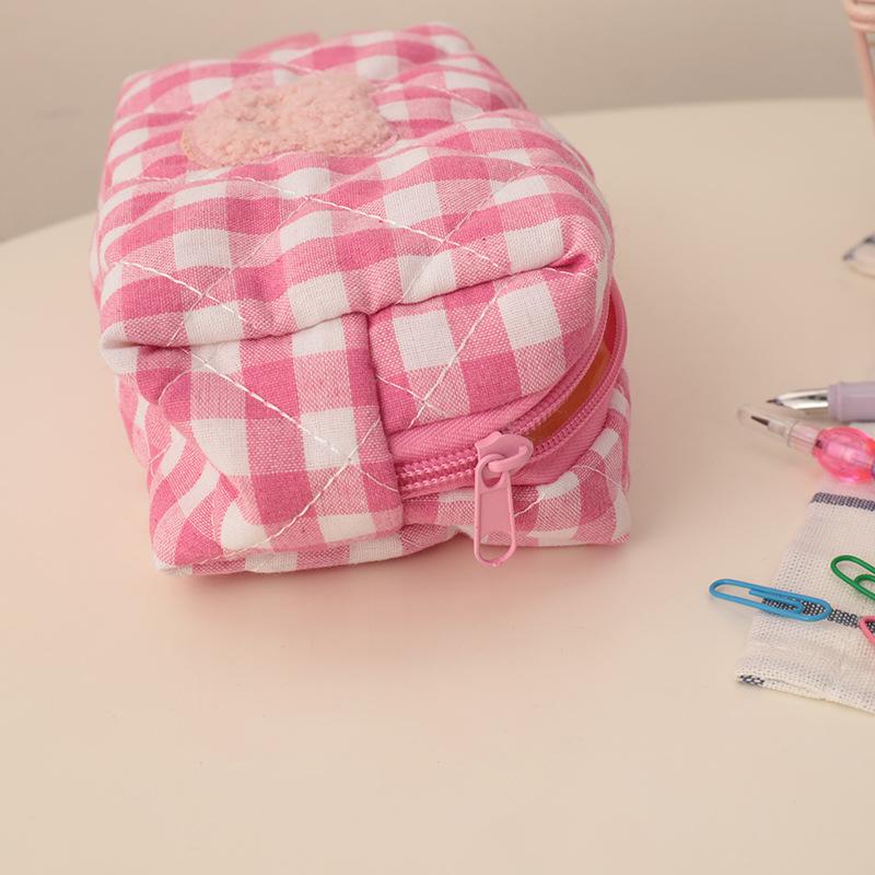 Bear Makeup Pouch Spacious Cosmetic Pouch Portable Cosmetic Bag Compact Makeup Bag For Travel Everyday Use Organization