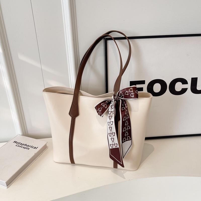 

Вместительная ретро-сумка-тоут с текстурой на осень/зиму 2024 – Универсальная повседневная наплечная сумка для женщин для поездок на работу и учебу бежевый