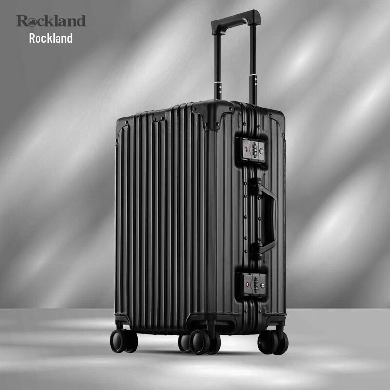 Rockland CRX Series Spinner Luggage