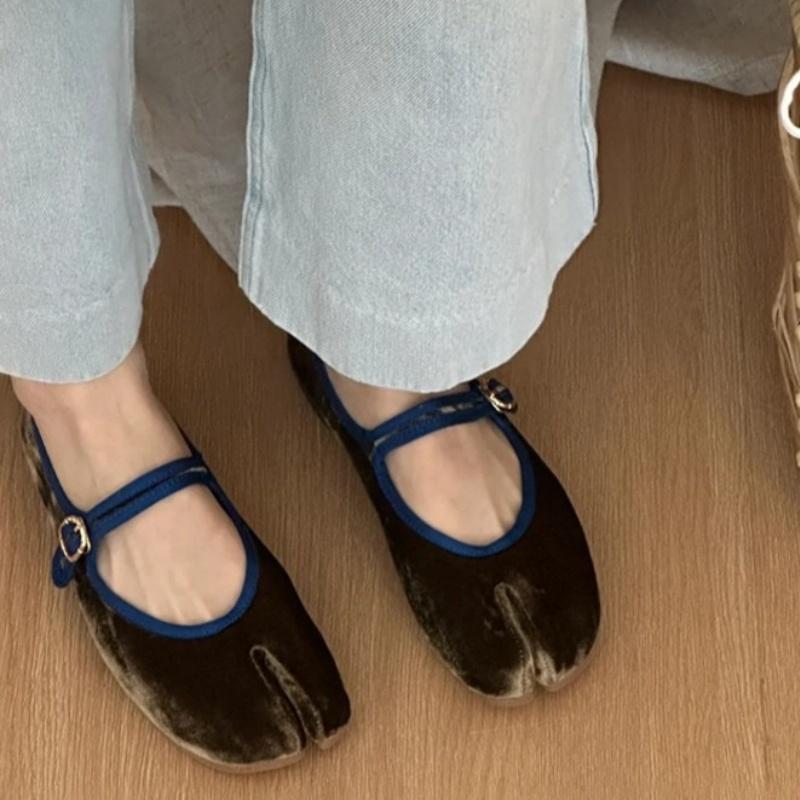 Fashion Luxury Split Toe Casual Women's Shoes 2025 Retro Velvet Shallow Mouth Shoes Mary Jane Elegant Comfortable Soft Single Shoes
