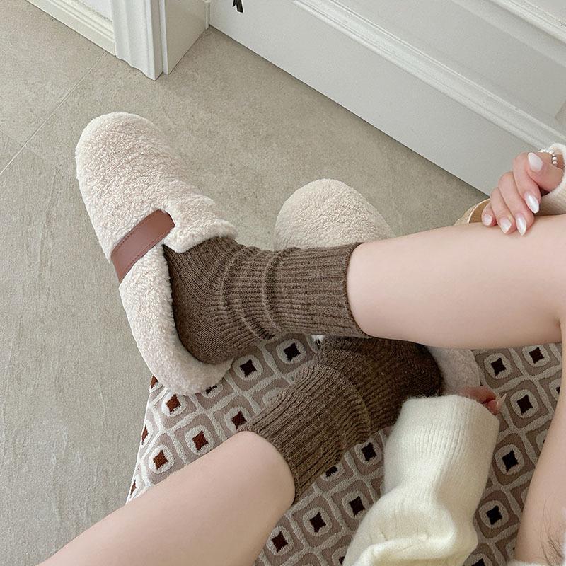 Koreanische Knöchelhohe Socken mit vertikalen Streifen für Damen - Warm, Trendy, Lockerer Sitz für Herbst/Winter