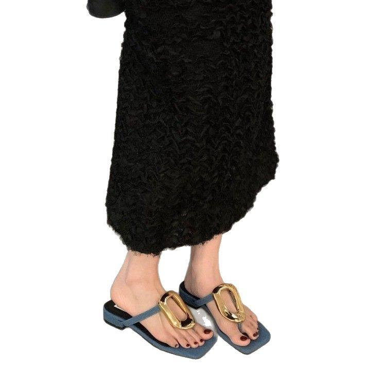 Niche metal square buckle foot slippers women's summer wear 2025 new flat-bottomed casual square toe cold slippers
