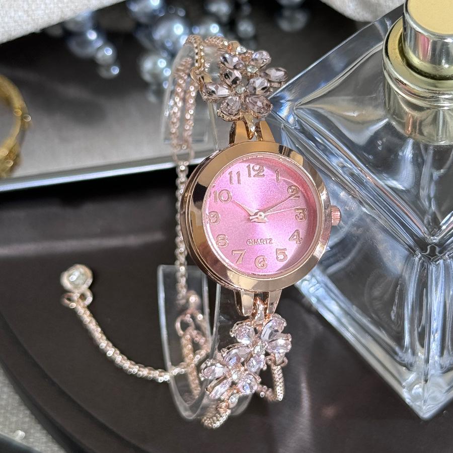 Diamond-set Flowers Colored Diamonds Simple Fashion Pull-up Bracelet Watch Ladies Watch