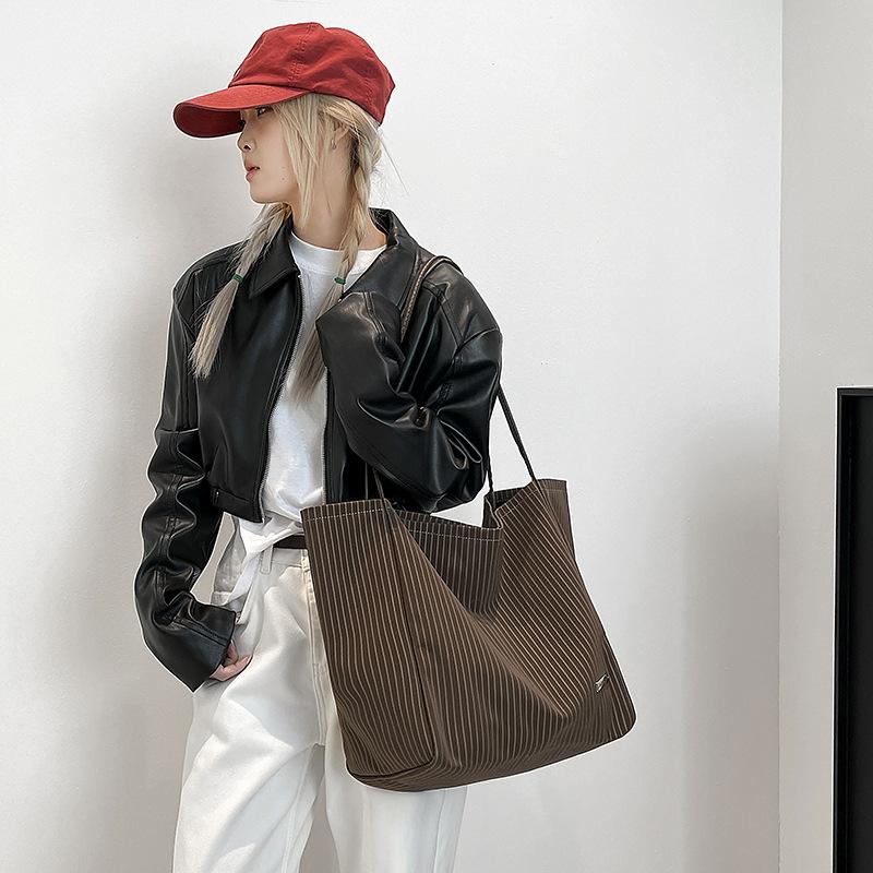 

New simple tote bag women s large-capacity commuter women s bag shoulder bag class bag
