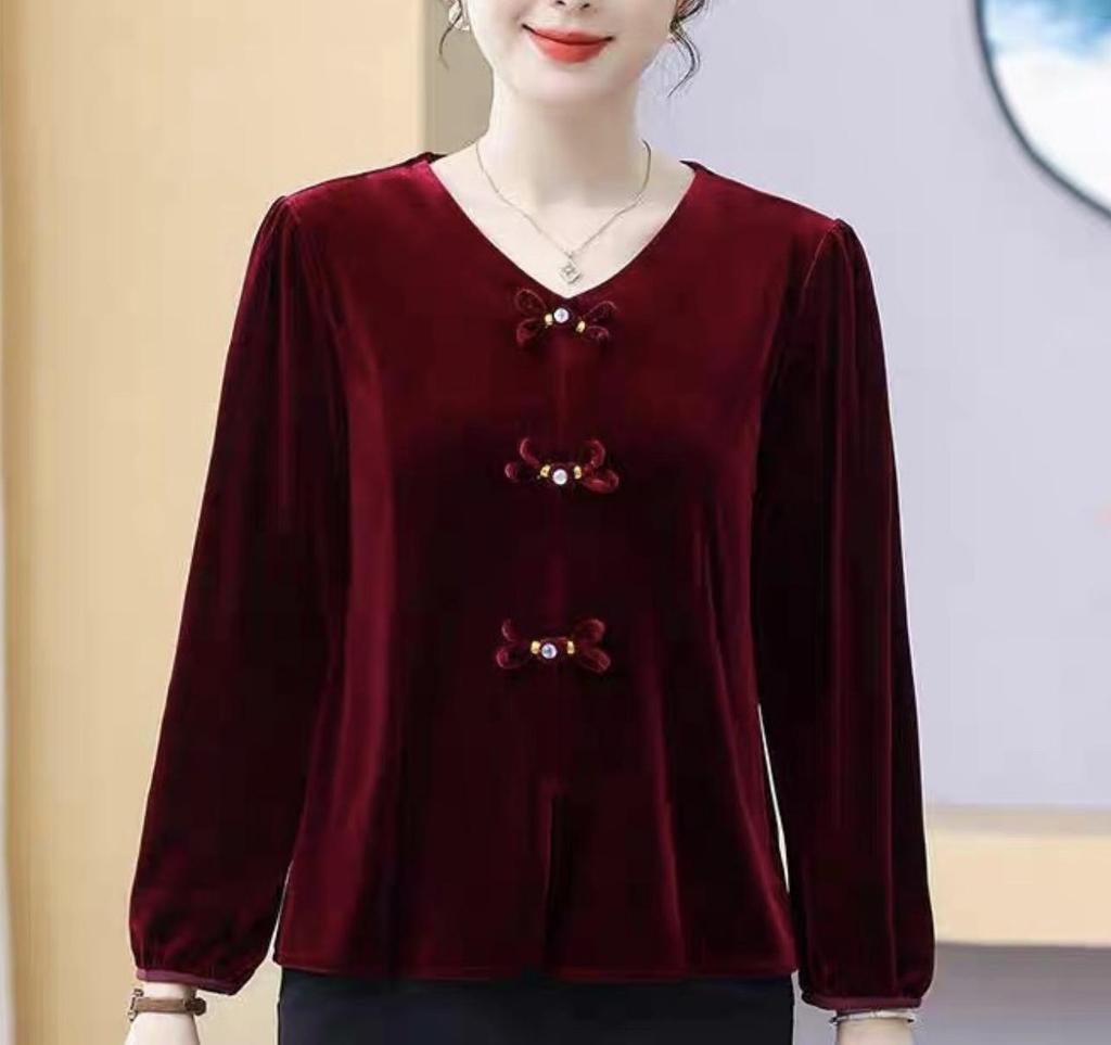 Elegant Gold Velvet Long-Sleeve T-Shirt for Middle-Aged and Elderly Women, Stylish Spring/Autumn Loose Fit with Belly Coverage