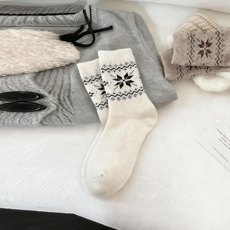 Women Retro Fair‑Isle Wool Socks,Autumn Winter Warm Snowflake Contrast Medium‑Tube Socks,Korean Boneless Versatile Cotton Socks