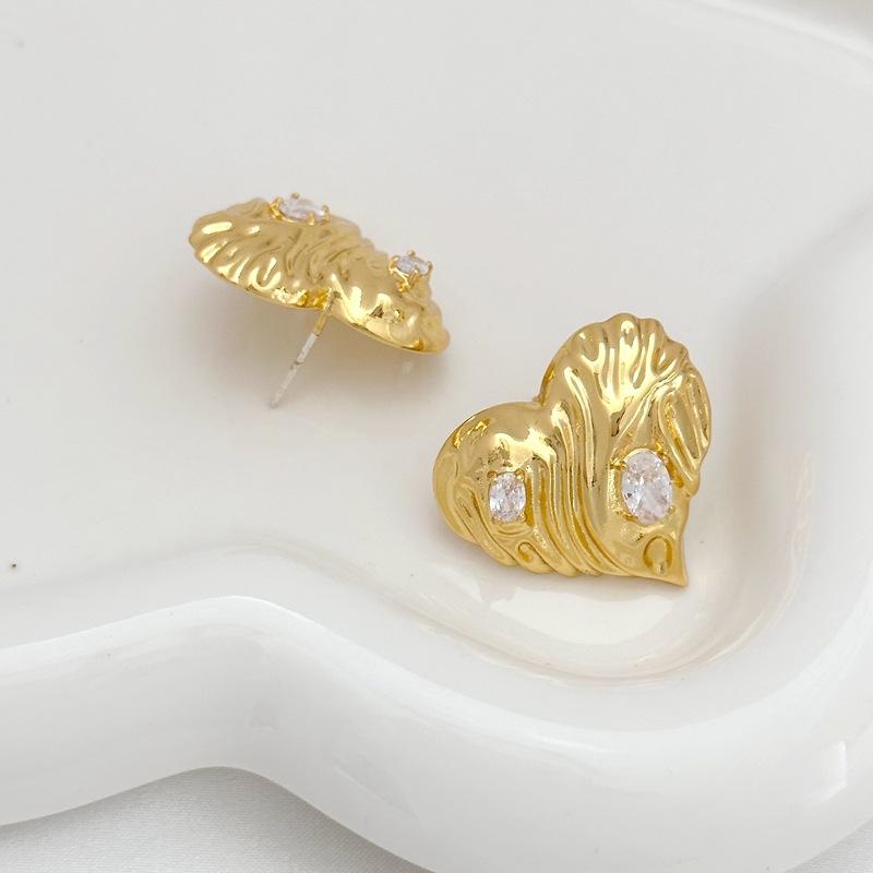 French Earrings Cold Wind Love Heart Zircon Inlaid Stud Earrings