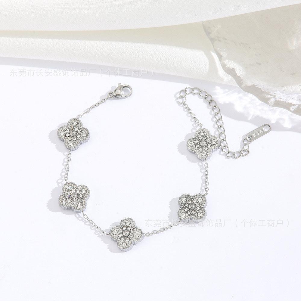 

Двусторонний браслет из титановой стали с клевером из 18-каратного золота 18K