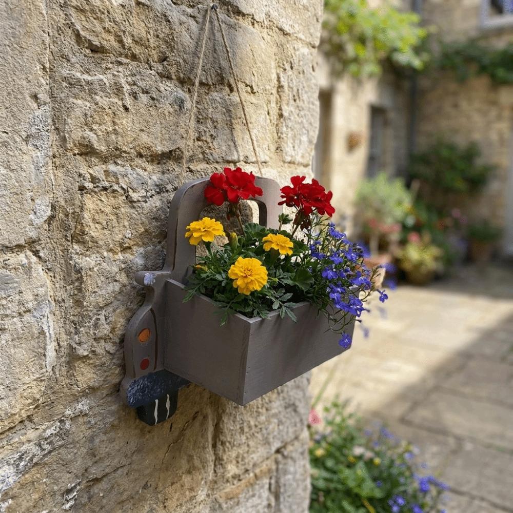 Retro Cartoon Truck Shaped Flower Pot Iron Car Wall Planter Hanging Truck Planter  for Balcony