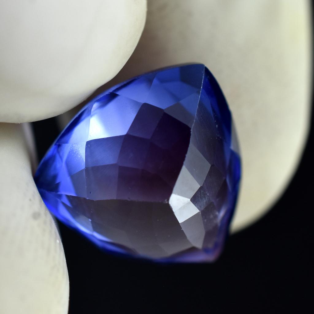 Natural Purple Tanzanite Loose Gemstone 7.75 Ct Flawless Trillion Cut for Jewelry Making and Crafts