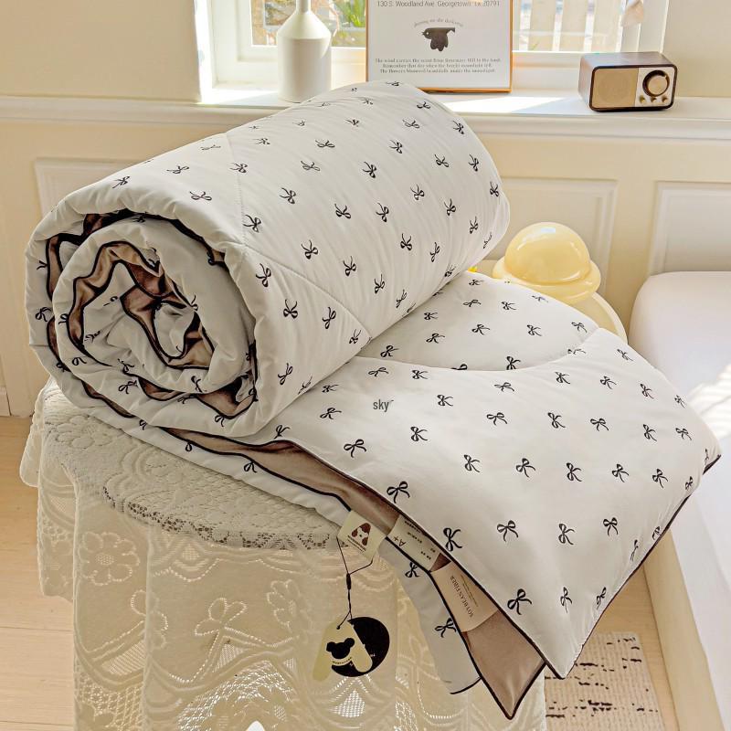 

Мультяшное двухслойное мягкое летнее одеяло класса А, приятное к коже и пригодное для машинной стирки, идеально для кондиционирования и в качестве подарка. 150x200cm Single Summer Quilt