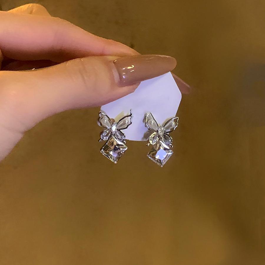 Diamond-set pearl butterfly earrings, light luxury, high-end sense, fashionable and exquisite earrings, versatile, personalized temperament, earrings