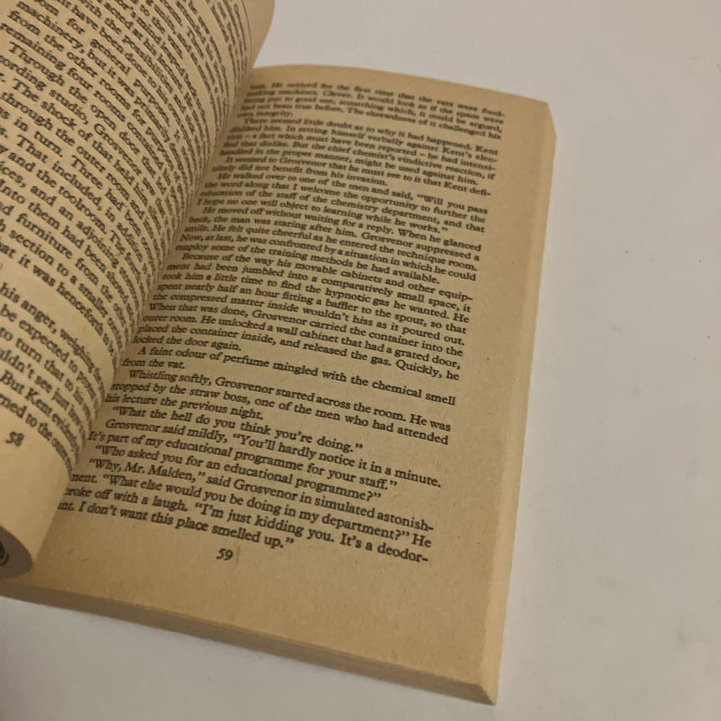 [USED] English Version: The Adventures of the Space Beagle by A.E. Van Vogt