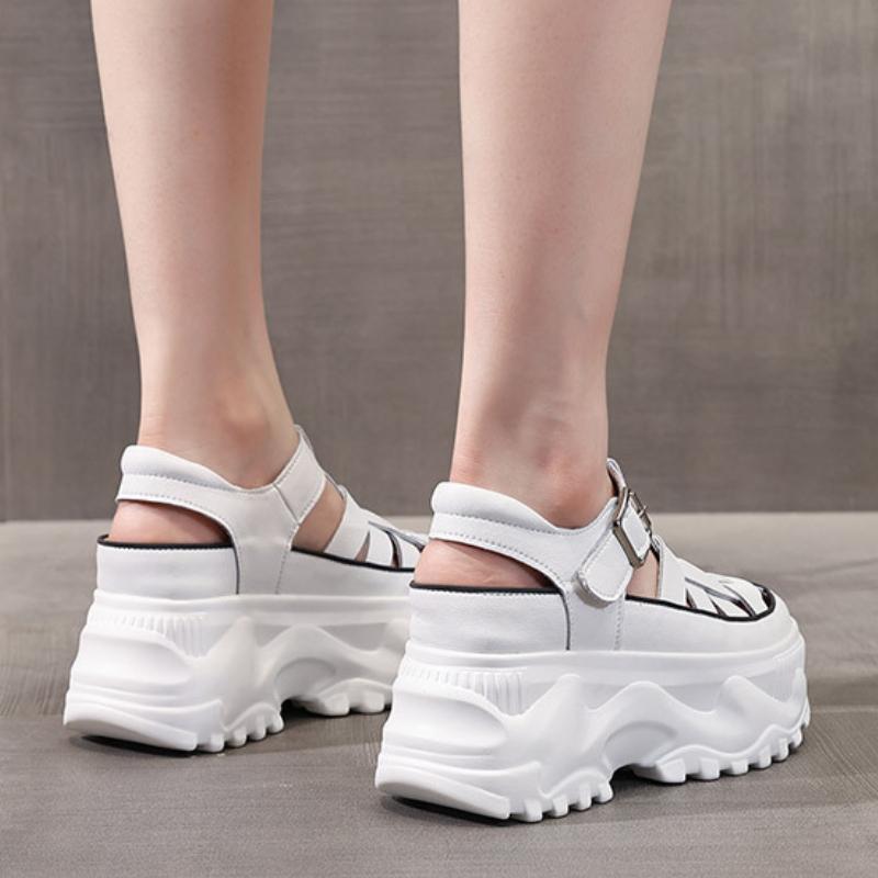 Nye Sandaler med Tildekket Tå for Kvinner Sommer Søt Romersk Stil Flettet Lær Damesko Tykk Såle Spenne Damesandal 8CM hæl