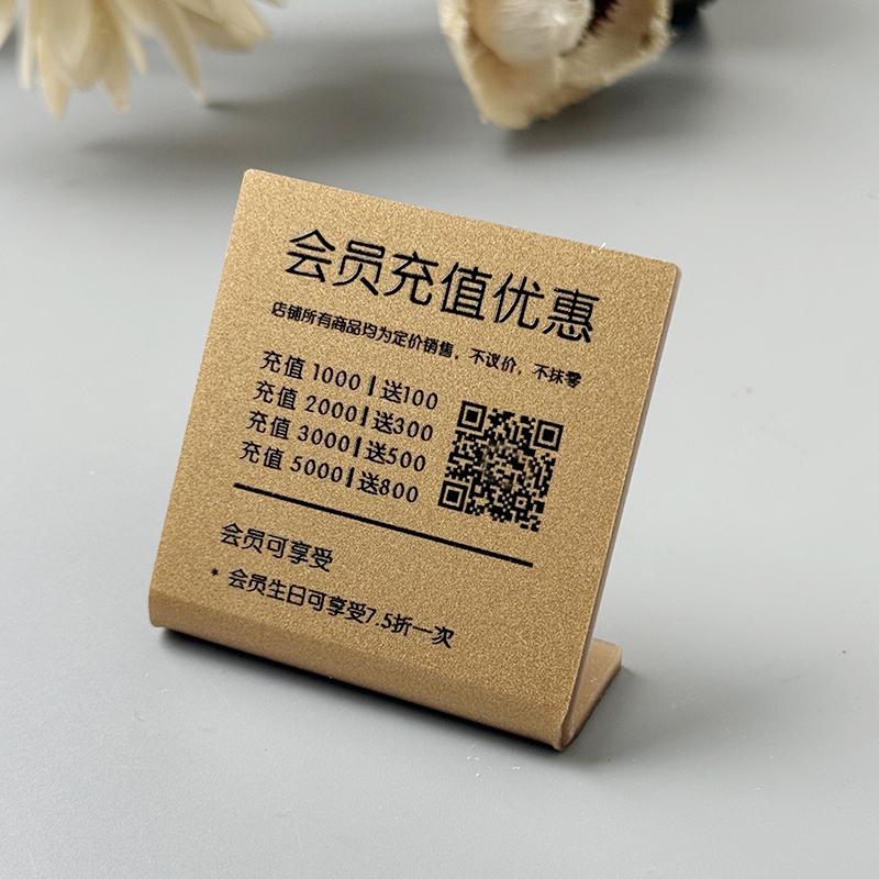 VIP-Tischaufsteller & Hängeschild