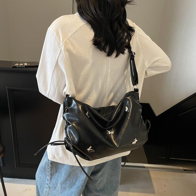 Casual commuting large-capacity bag women's new fashionable versatile shoulder messenger bag class tote bag
