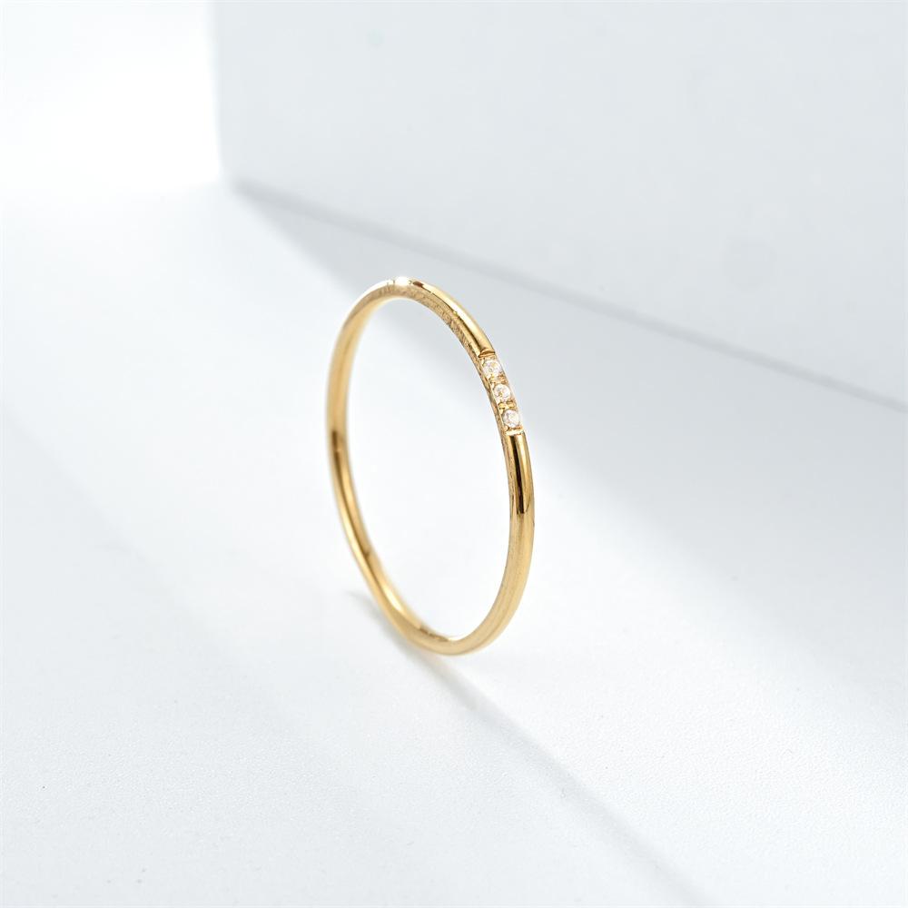 Kadınlar İçin Paslanmaz Çelik Yüzükler Kaplamalı Dizili Küçük Zirkon İstiflenebilir Yüzük Altın Rengi İnce Yüzük Hediye