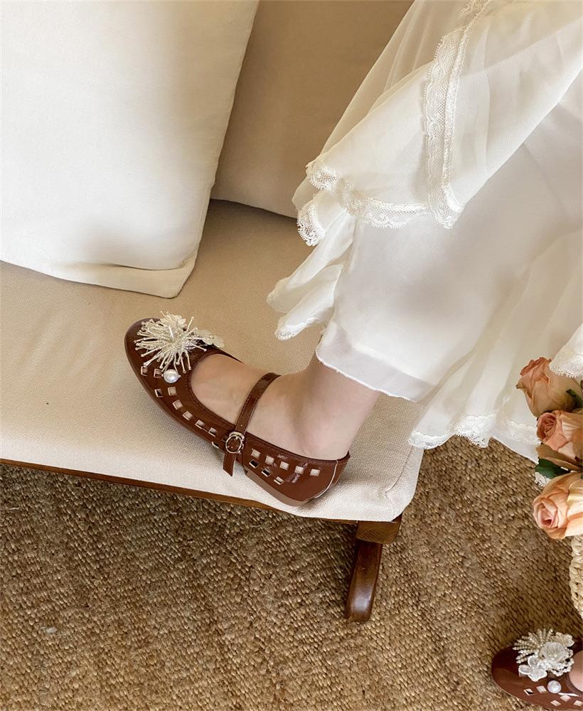 

Flat bottom shallow mouth single shoes women s summer 2025 new fashion rhinestone pearl buckle beanie shoes women s single shoes 39 коричневый