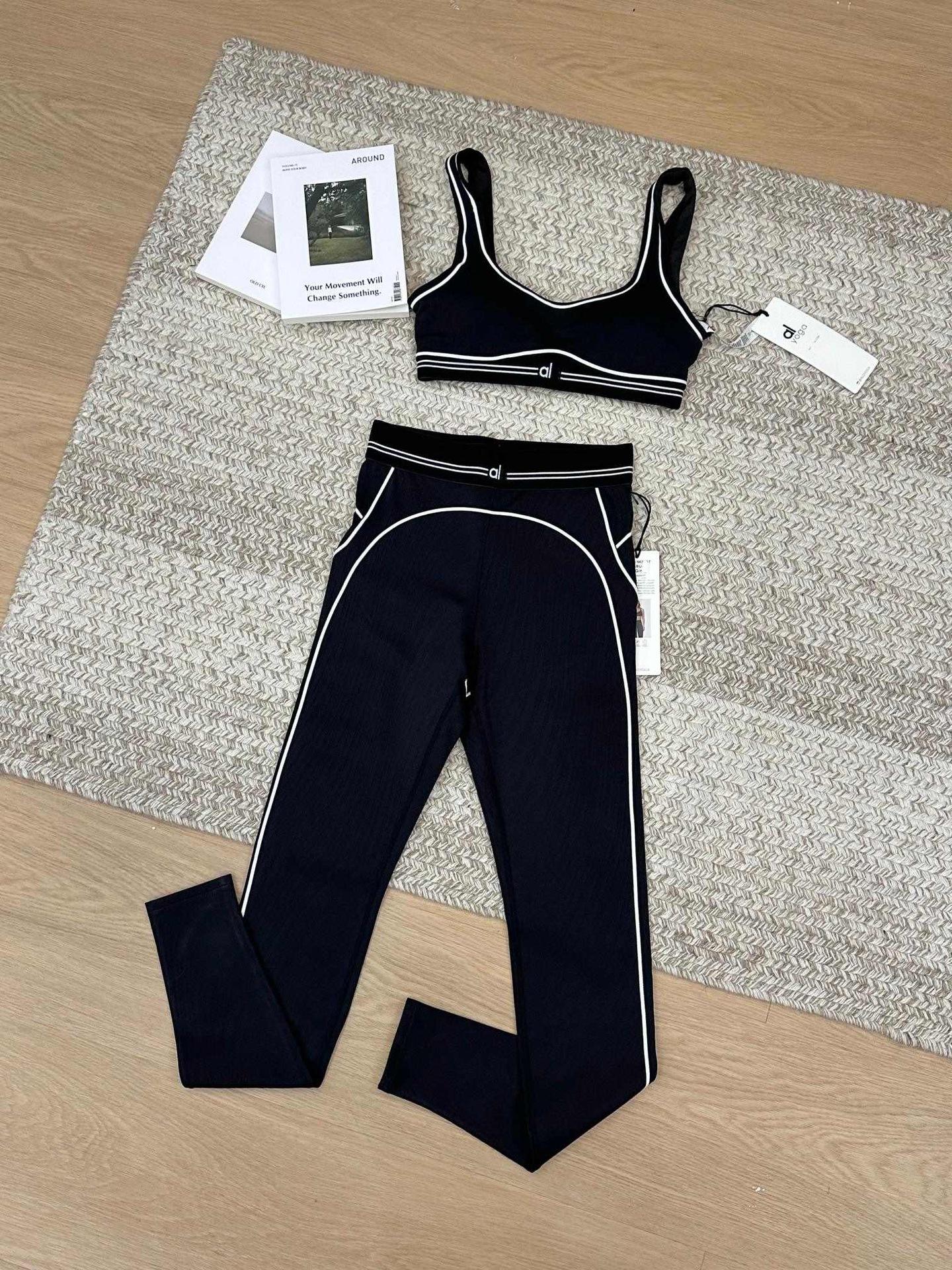 

Еластичний комплект для йоги з високою посадкою: Преміальна тканина, Дихаюча, Ідеально підходить для пілатесу, спорту та повсякденного бігу M