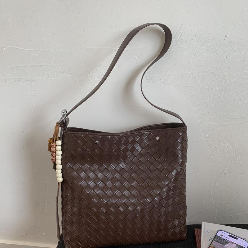 Retro Woven Bag Bag Women's New Trendy Fashion Bucket Bag Simple Large Capacity Shoulder Armpit Bag