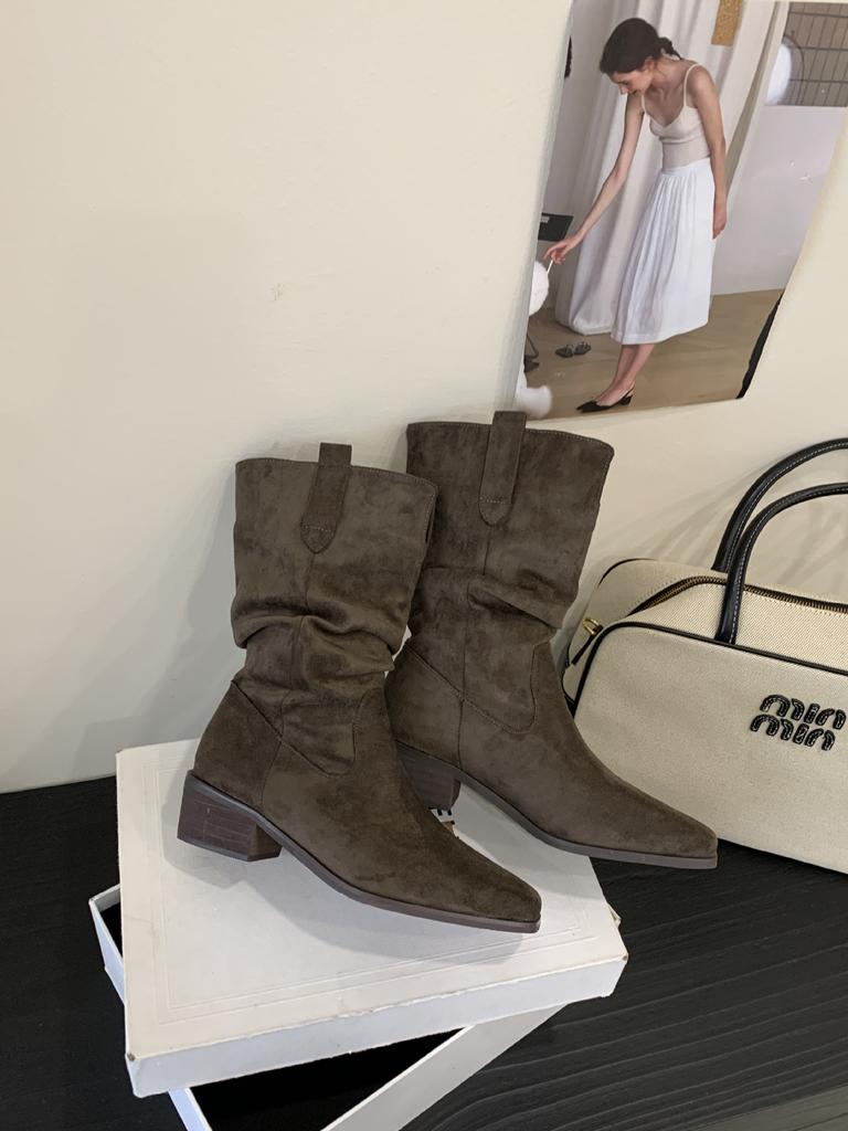 2025 nouvelles bottes western pour femmes à talon épais en daim rétro, automne et hiver nouvelles bottes montantes à tige large à col en V