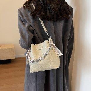 Ielgy High-End Texture Messenger Bag Fashion Shoulder Bucket Bag Large Capacity