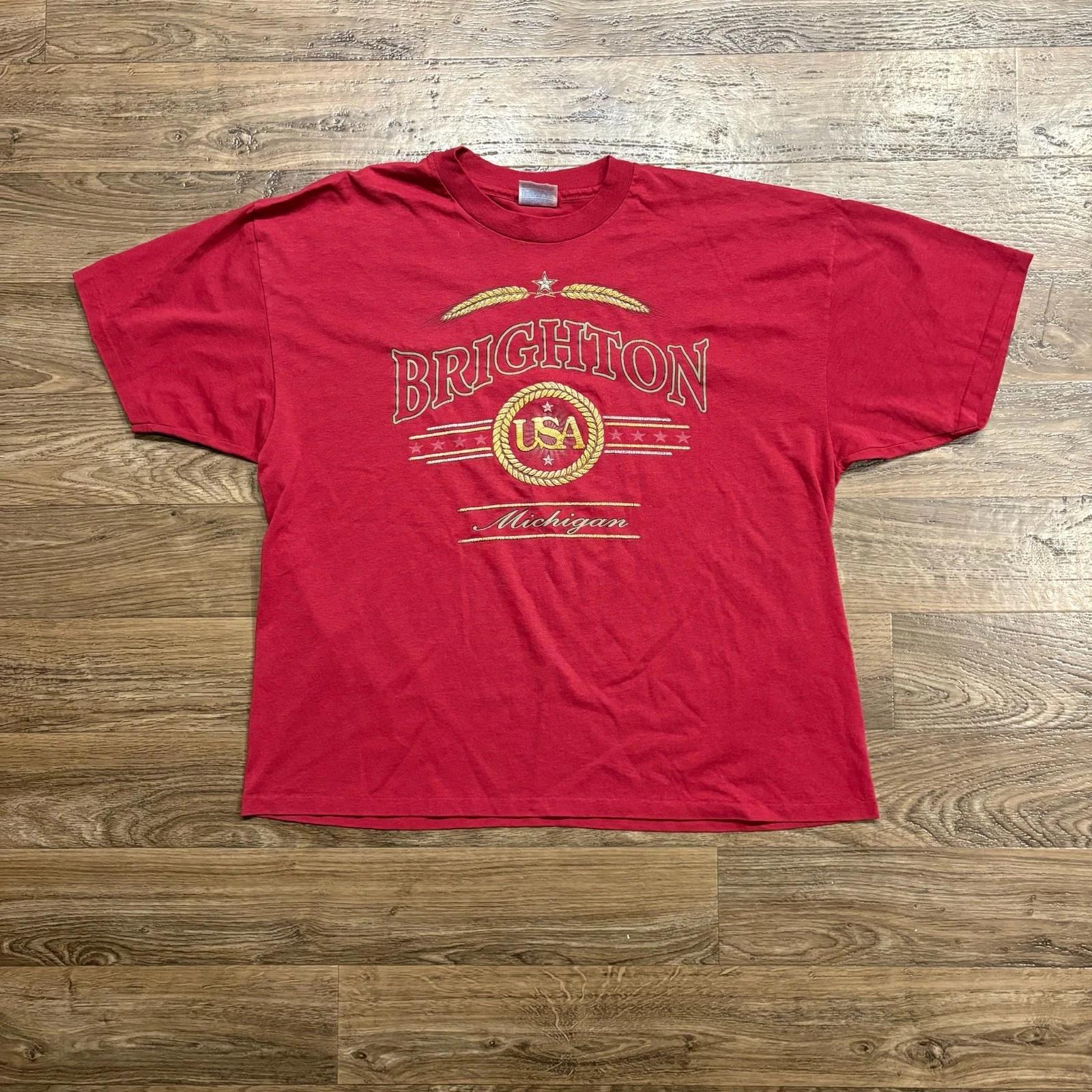 

90-е / Винтажная графическая футболка Brighton Michigan USA Красная Hanes Одиночный шов XL S