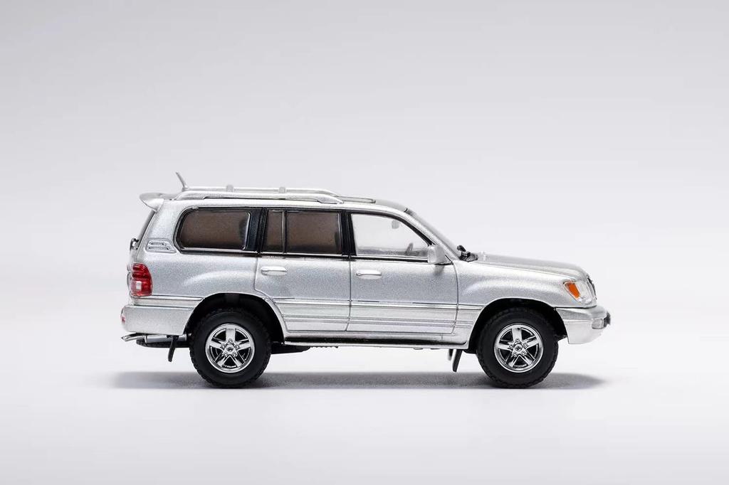 Gaincorp Produkte Maßstab LEXUS LX470 CYGNUS Silber Fertigprodukt 1/64 (LHD)