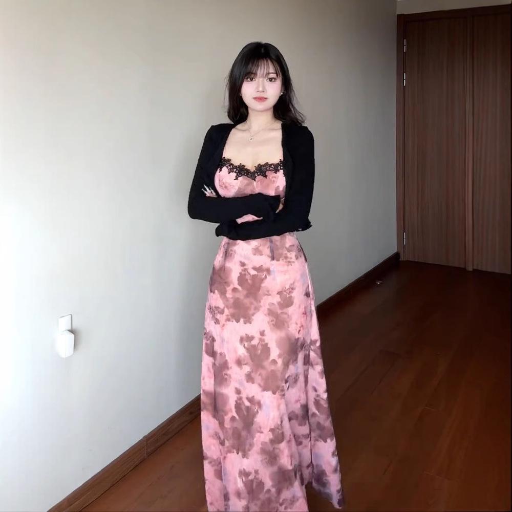 

Осень 2025 г. Комплект из французского кружевного кардигана и платья на подтяжках XL