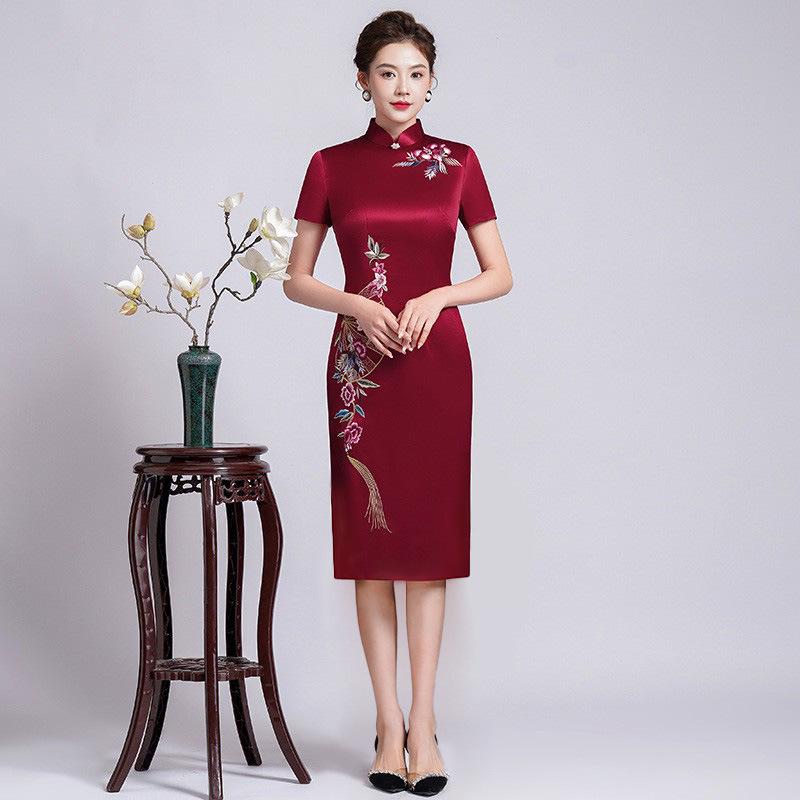 Spring Chinese Style Acetate Satin Embroidered Long Cheongsam for Mother of the Bride/Groom